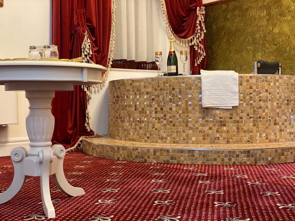 Vila Imperial One Luxury Boutique Hotel ฟาการาช ภายนอก รูปภาพ