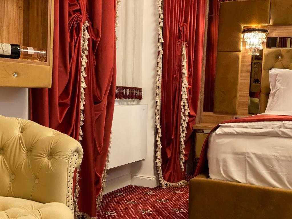 Vila Imperial One Luxury Boutique Hotel ฟาการาช ภายนอก รูปภาพ