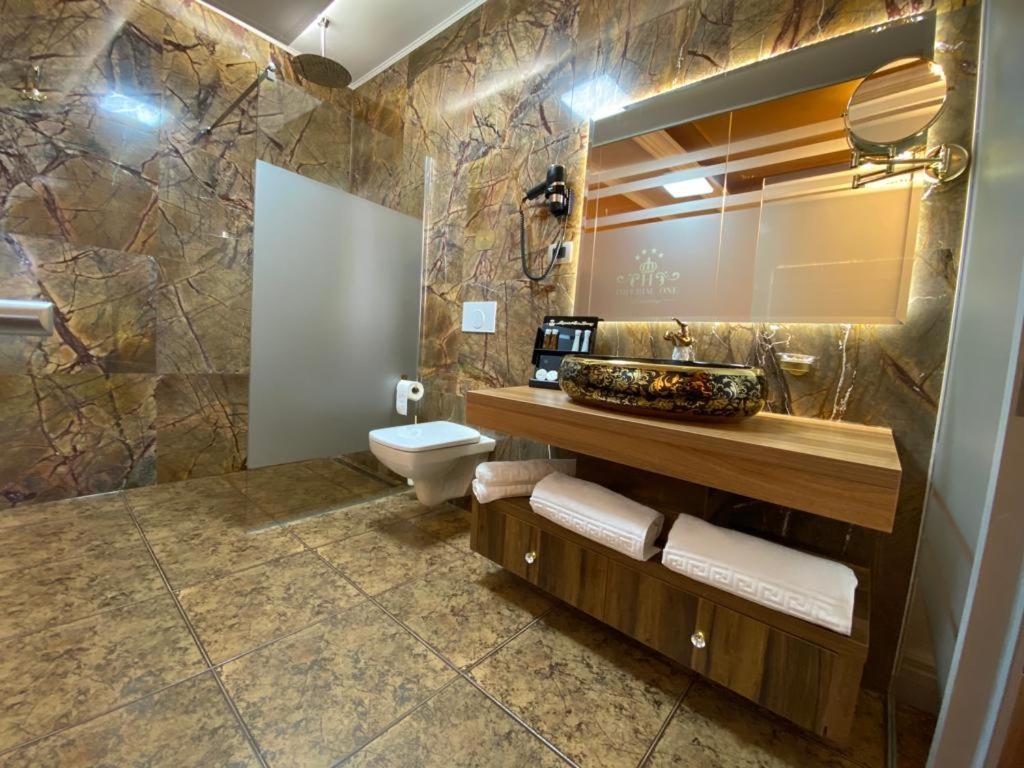 Vila Imperial One Luxury Boutique Hotel ฟาการาช ภายนอก รูปภาพ