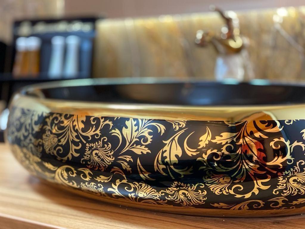 Vila Imperial One Luxury Boutique Hotel ฟาการาช ภายนอก รูปภาพ