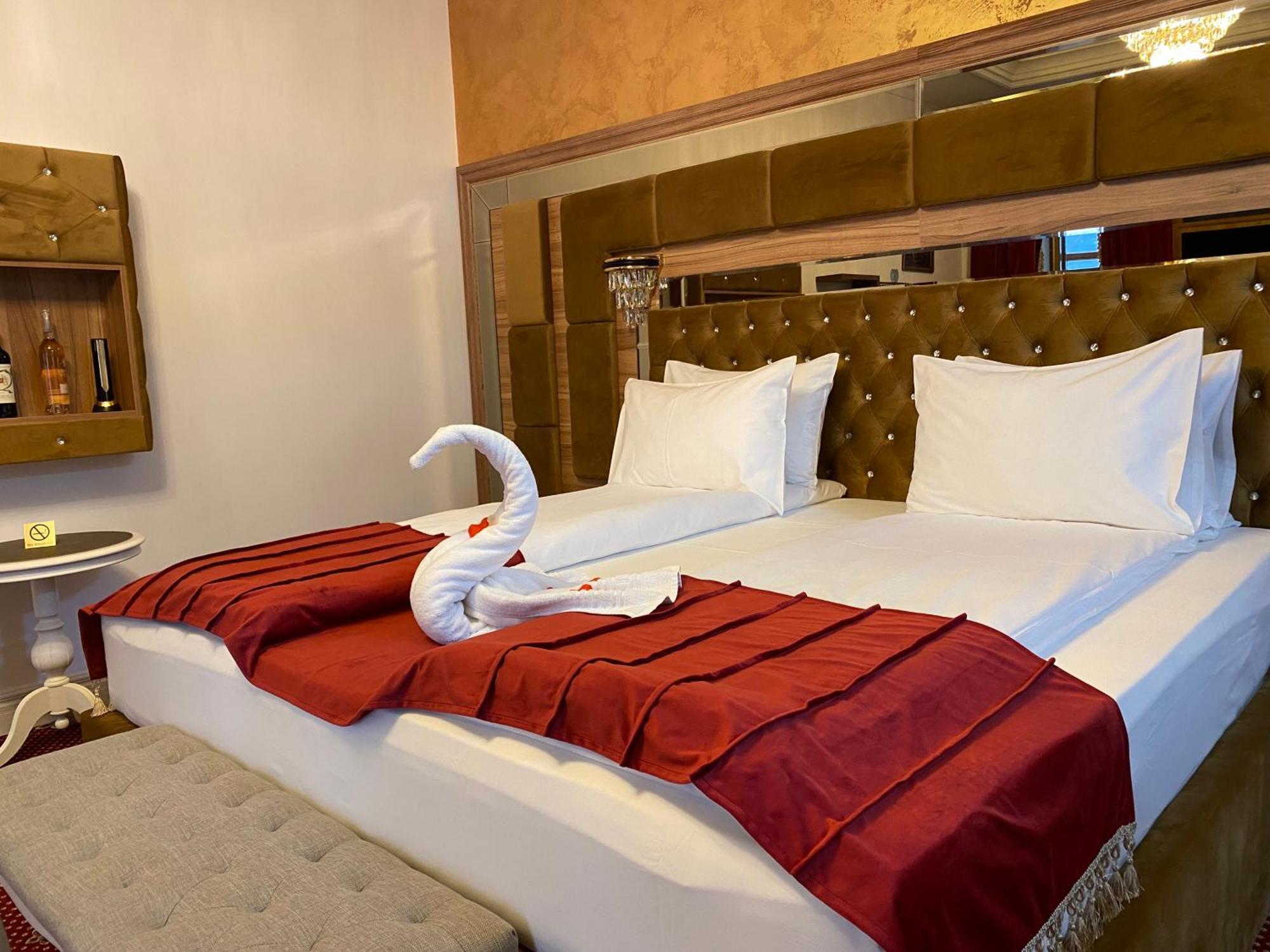 Vila Imperial One Luxury Boutique Hotel ฟาการาช ภายนอก รูปภาพ