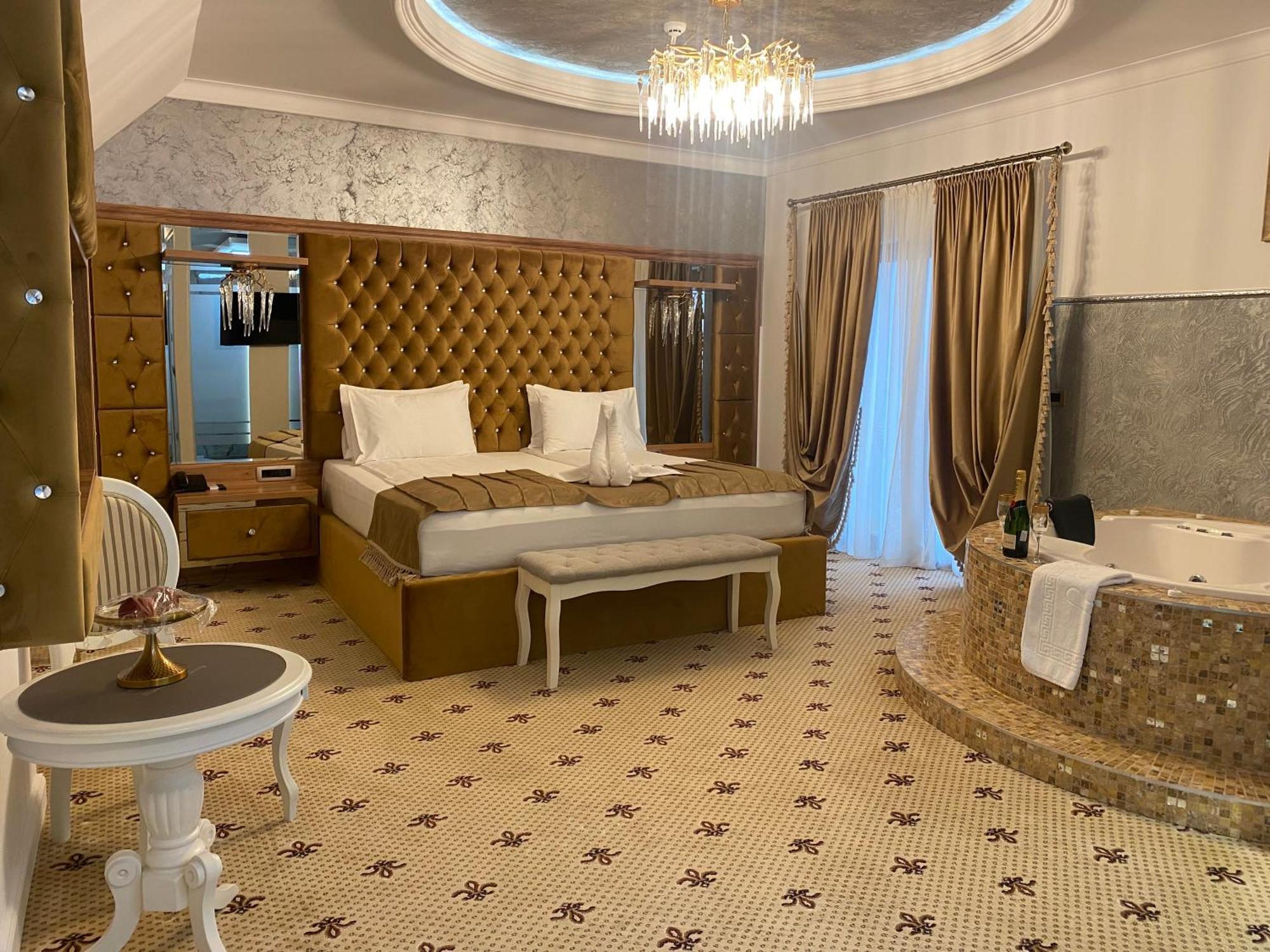 Vila Imperial One Luxury Boutique Hotel ฟาการาช ภายนอก รูปภาพ