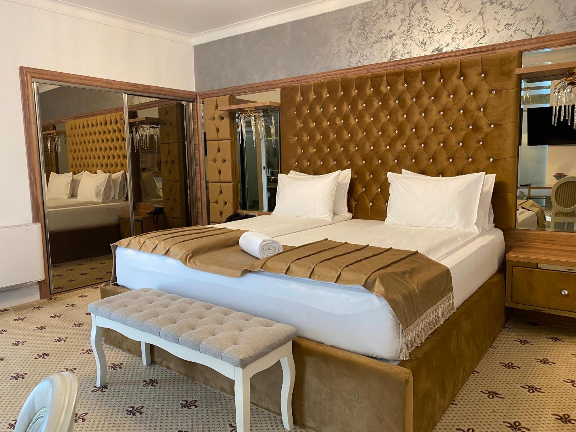 Vila Imperial One Luxury Boutique Hotel ฟาการาช ภายนอก รูปภาพ